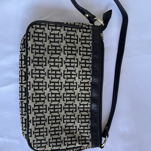 Tommy Hilfiger Black and Cream Shoulder Bag with Elegant Pattern - Picture 2 of 12